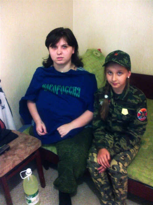 Бойовик прикрився снайпершею Безлера - та втратила ногу і підтримку "ДНР" (ФОТО) - фото 4