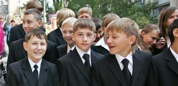 В Украине детей вернут в школы на очное обучение 