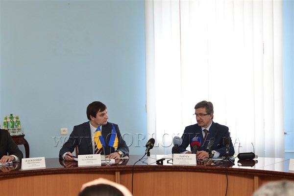 Губернатор заявил, что Горловка и Донецк соревнуются за звание самого прогрессивного города по предоставлению  админуслуг 