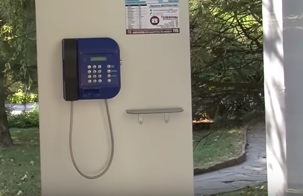 Инновационный Донецк: в центре установили таксофон и запустили электричку до Еленовки