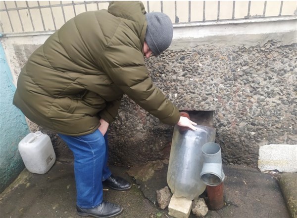 В Донецке и Горловке раскупают емкости для воды. Тут большие сложности с водоснабжением 