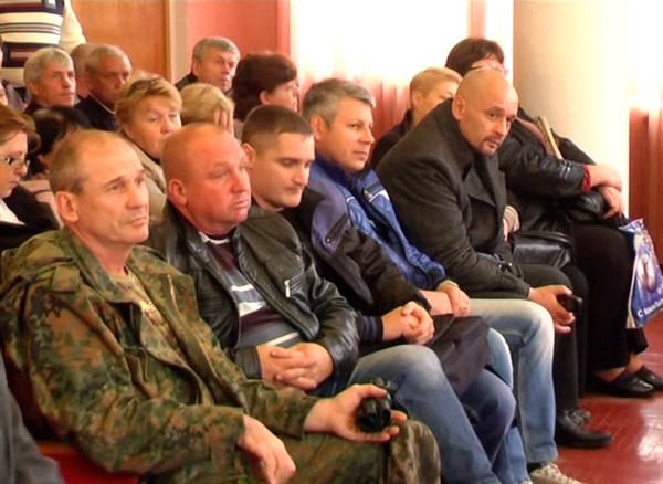 Депутаты Горловского горсовета стали «десантниками Донбасса»: на съезд пришли в дорогих часах и в камуфляжной форме 