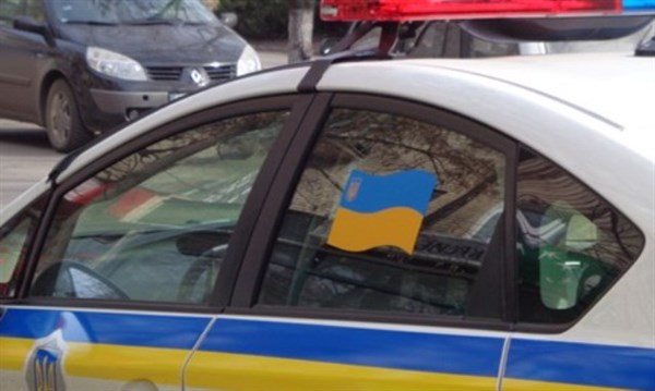 На автомобилях Горловской Госавтоинспекции красуется государственный флаг Украины (ФОТОФАКТ)