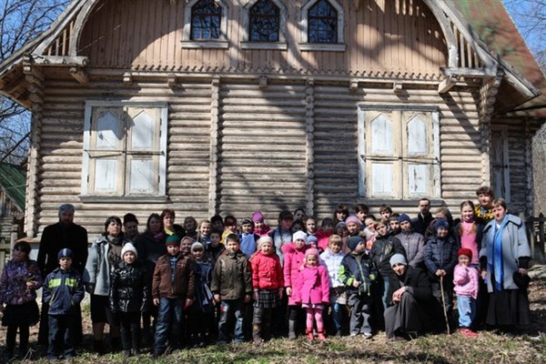 Горловские школьники посетили мужской и женский монастыри в Харьковской области (ФОТОРЕПОРТАЖ)  