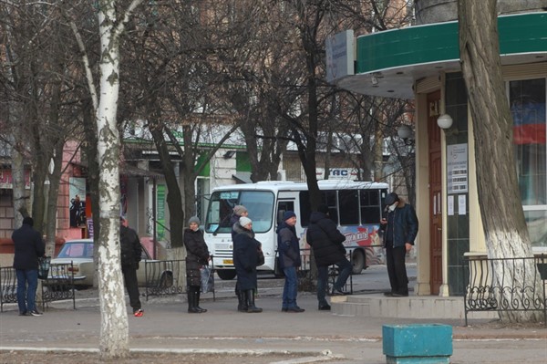 В Горловке к банкоматам и банку выстраиваются очереди. Вот что произошло