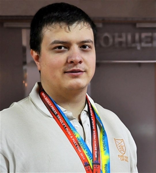 Стироловец Александр Гнездилов стал чемпионом мира по жиму штанги: богатырь с легкостью поднял 177, 5 килограммов