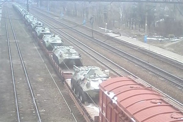 В то время, как поступила ложная тревога о заминировании Пантелеймоновского моста,  через железнодорожную станцию Горловка проехал состав с 30 танками (ДОБАВЛЕНО ЕЩЕ ВИДЕО)  