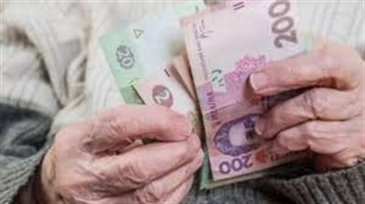 В Украине будут проверять получателей пенсий и пособий, если они год не снимали деньги с карт