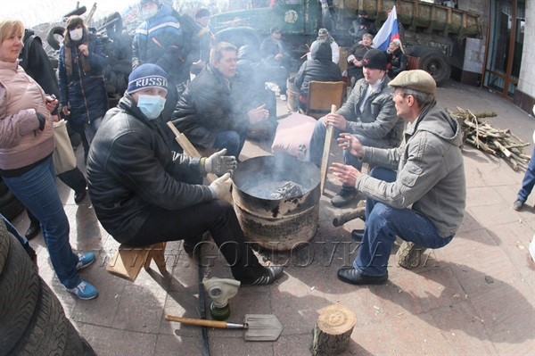 Хроники захвата Донбасса 7 апреля 2014 года: штурм Донецкой ОГА и провозглашение "ДНР"