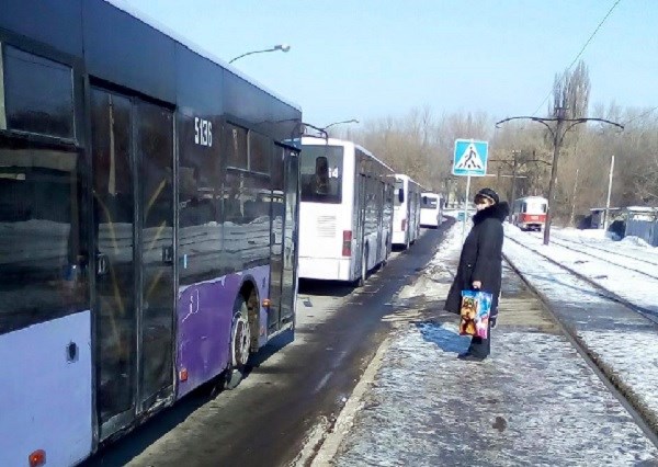 Завтра из Горловки отправят на прощание с лидером боевиков Александром Захарченко 35 автобусов 