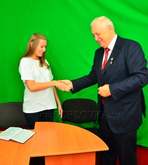 Заявление дня: в интервью юным журналистам Янковский пообещал, что обеспечит школу в Озеряновке планшетами (ВИДЕО)