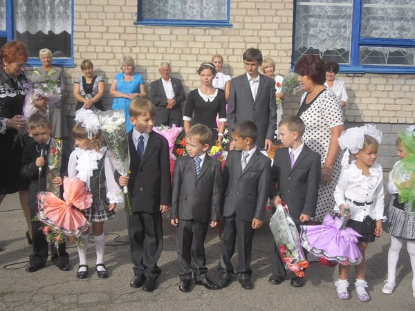 Поселковую школу в Зайцево к 1 сентября подготовили силами родителей и учителей (+ фото с первого звонка)