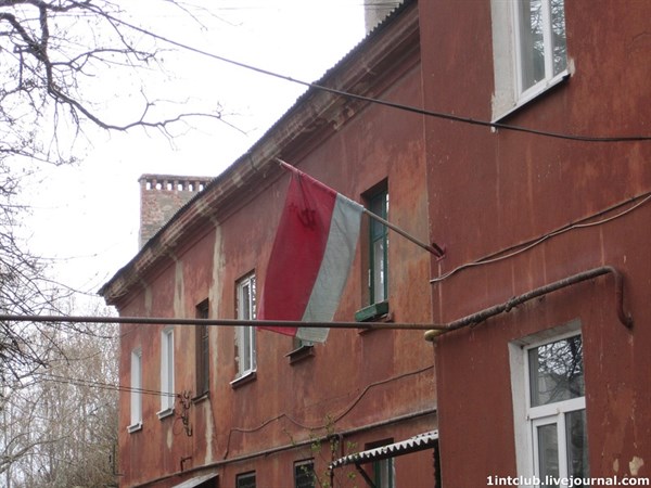 В Горловке на одном из зданий развевается флаг УССР (ФОТОФАКТ)