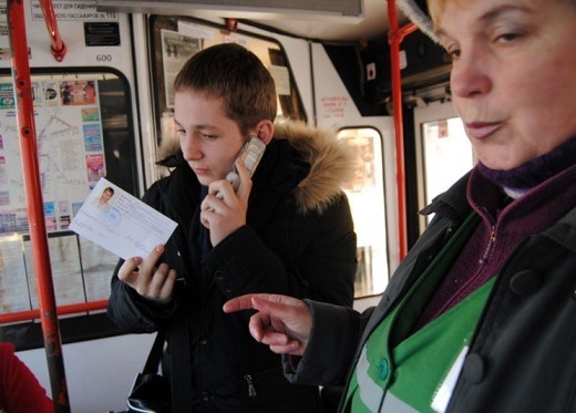 В Горловке учащиеся младших классов снова платят за проезд: истек срок «джентельменских» договоров  с перевозчиками 
