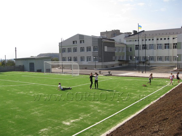 Поле мечты: школьники не нарадуются футбольной площадкой на территории ОШ №88