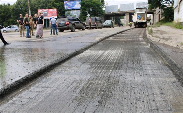 В Горловке начали ремонтировать дороги - люди в шоке