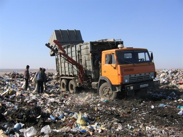 Город, открытый для мусора: на Октябрьскую свалку будут свозить отходы со всей области 