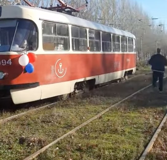 В Горловку завезли трамваи из разрушенного россиянами Мариуполя