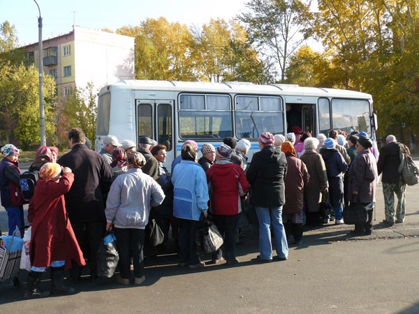 По объездной дороге: три городских автобусных маршрута возобновили движение до станции Никитовка