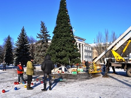 Новый год в оккупированной Горловке: в субботу на площади Победы состоится открытие главной елки города 