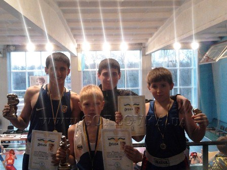 Горловские спортсмены привезли три золотых и одну серебряную медаль с Всеукраинского турнира по боксу 