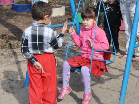 На радость детям: в Никитовском районе открылся «Луна-парк»