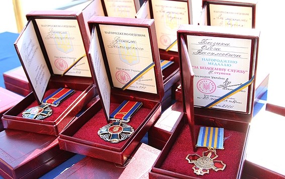 Начальник горловской милиции и его заместитель, оборонявшие здание УВД во время штурма, награждены орденом «За мужество»