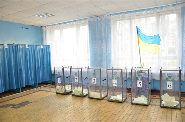 День выборов с Gorlovka.ua: явка избирателей в Горловке по данным на 12:00 составила 24%