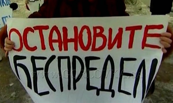 Люди, которые по трое суток вынуждены стоять на блокпостах, чтобы попасть домой, предлагают Порошенко и Яценюку отправиться в тур "Киев-Горловка"