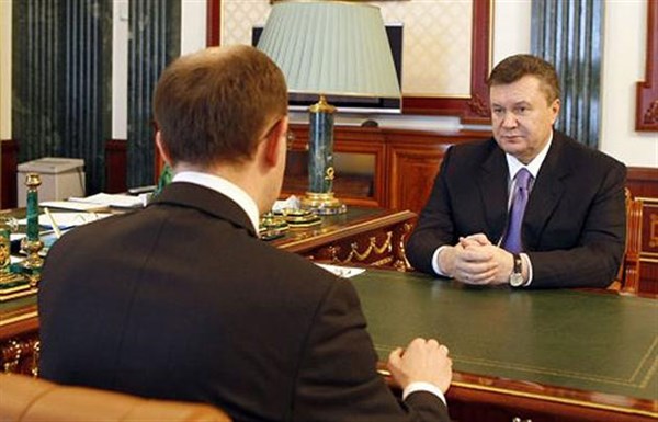 Ход конем от Януковича: президент предложил Яценюку должность Азарова, а Кличко – вице-премьера по гуманитарным вопросам (+МНЕНИЯ)