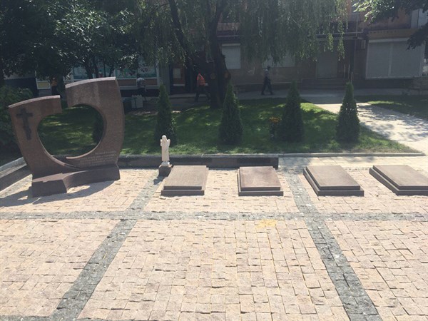 В Горловке открыли мемориал в честь погибших горловчан