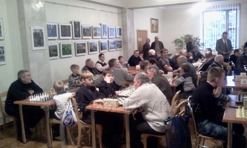 Шах и мат: пятьдесят горловчан - любителей шахмат принимают участие в традиционном турнире памяти Клюкина и Скоторенко 