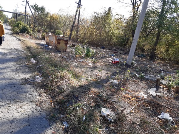 Жители Горловки через соцсети обращаются к местной власти и просят убрать свалки мусора 