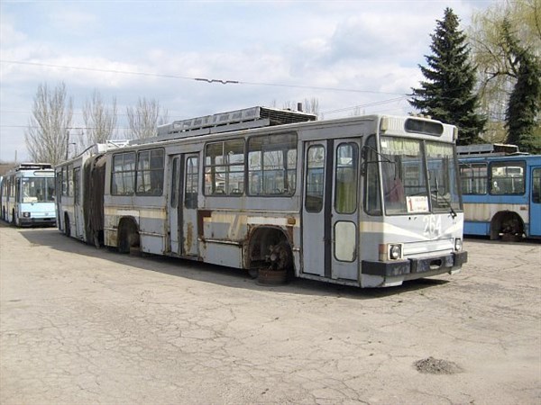 Инициатива дня: Горловское ТТУ просит депутатов разрешить порезать на металл 2 трамвая и 2 троллейбуса