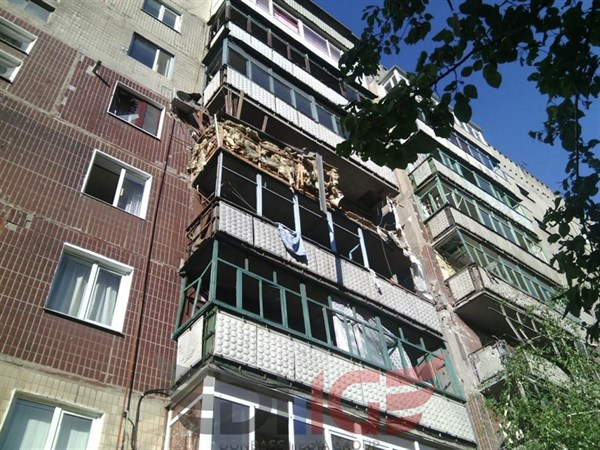 "Комсомолец" после обстрела: в результате прямого попадания снаряда в квартиру погибла 35-летняя женщина (ФОТОРЕПОРТАЖ)