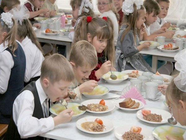 Горловские школьники получат стопроцентное школьное питание