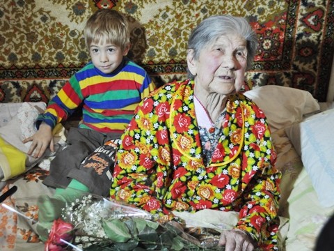 Горловчанка, отметившая 100-летний юбилей, попросила помочь ей с зубопротезированием