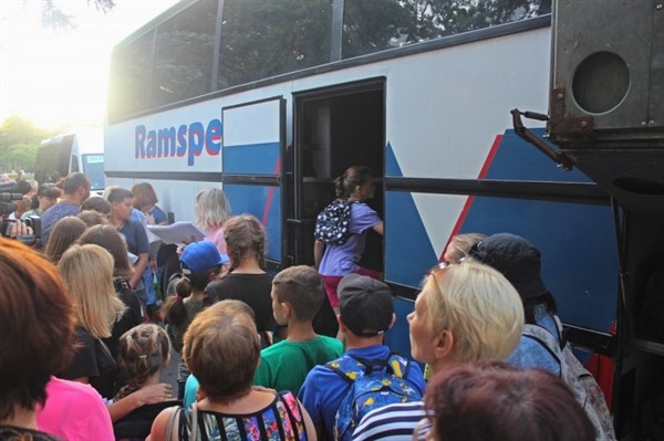 70 детей из Горловки поехали отдыхать в российский оздоровительный центр