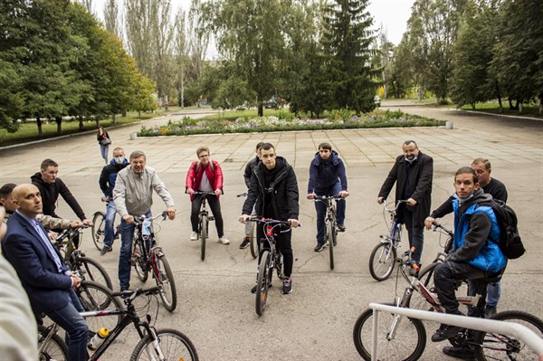 Преподаватели и студенты Горловского автомобильно-дорожного института пересели на велосипеды 