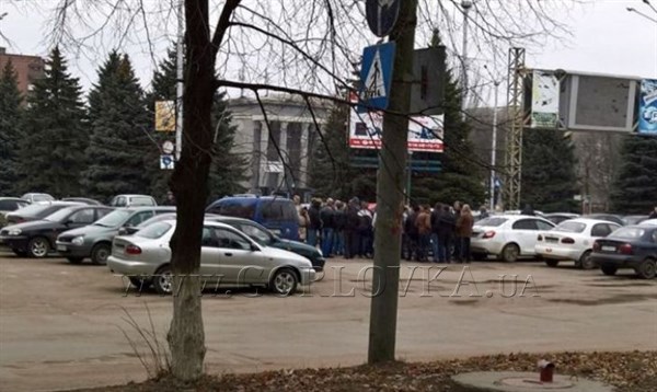 Таксистов, работающих на маршруте "Горловка-Донецк" обвинили в нелегальной деятельности и не запретили ездить 