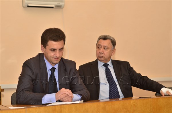 С Матюхи причитается: секретарь горсовета Юрий Василенко лично ходатайствовал перед депутатами о надбавке 1-му заместителю мэра Горловки 