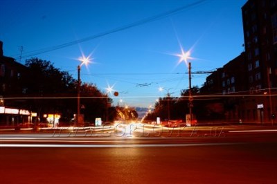 В Горловке освещением служат покрашенные столбы. ФОТОФАКТ 