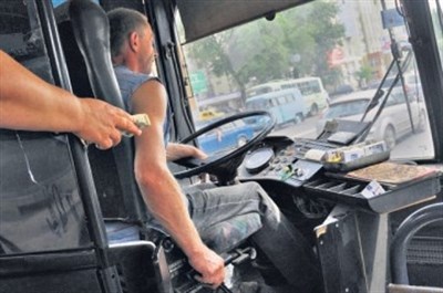 Автобусники утверждают, что пассажиры-льготники на маршруте Горловка-Донецк должны оплачивать стоимость оформления билетов