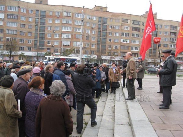 Коммунисты провели антифашистский митинг под стенами Горловского горсовета (ФОТО, ВИДЕО)