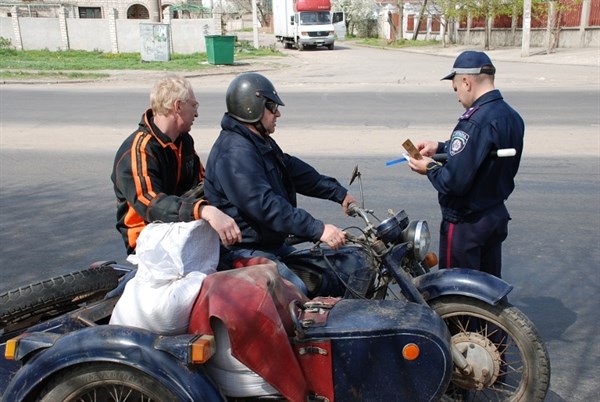 В Горловке сотрудники ГАИ проводят две операции - "Пешеход" и "Мотоциклист"