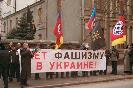 Горловские регионалы едут в Донецк на митинг против фашизма