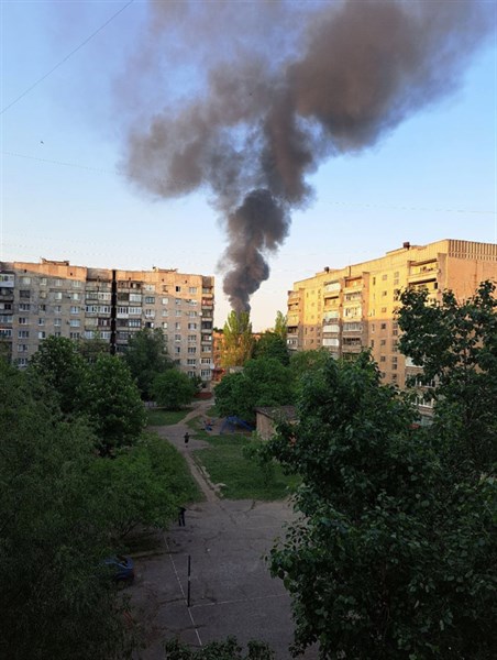 В Горловке зафиксировано попадание снаряда в жилой дом по улице Фруктовой. Там пожар