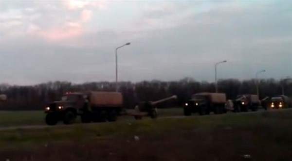 Передвижения на трассе Горловка-Донецк украиской военной техники - противотанковых орудий (ВИДЕО)