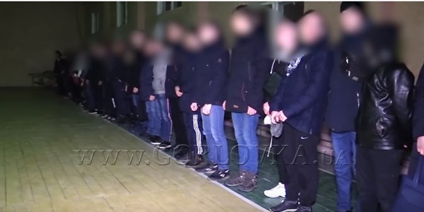 В Горловке для задержания 44 подростков задействовали местную полицию, ОМОН и Беркут 