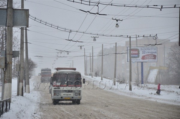 Горловку заметает: на дорогах - снежный накат и гололедица, но автобусы - на маршруте (ОБНОВЛЯЕТСЯ)